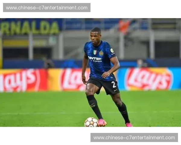 里昂12连胜期间防守数据冠绝联赛 三中卫体系运转精密