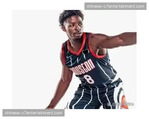 杜兰特20投14中高效表现 赛后采访谈关键时刻心态